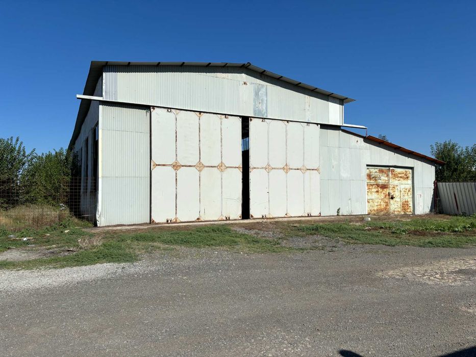 Inchiriez       / Vand Hala