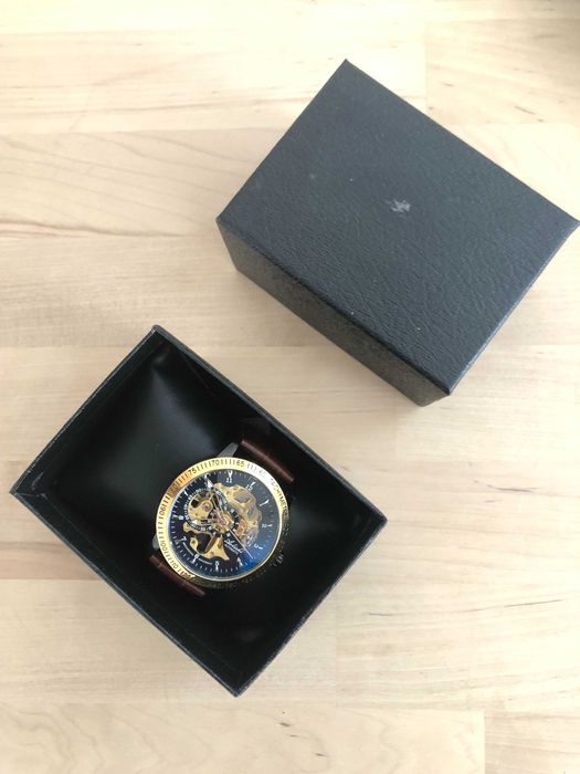 Мъжки елегантен часовник с открит механизъм