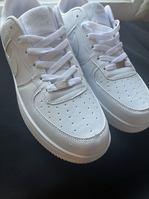 Продам кроссовки Nike Air Force -