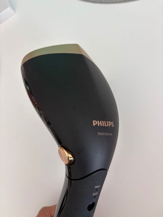 Вертикална ютия PHILIPS Series 7000 STH7060/80, 1500W, 0.2l, черно-златно