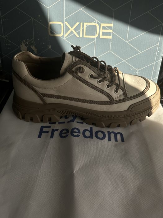 Продам Кроссовки