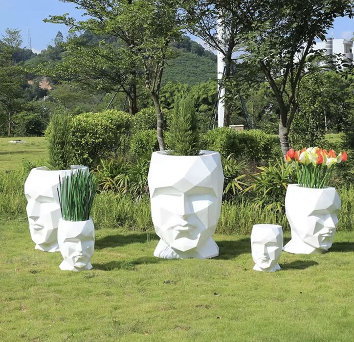 Ghiveci minimalist/ chip uman / fata umana