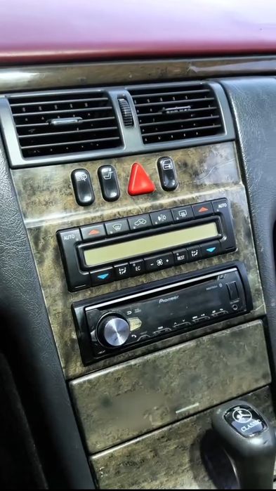 Mercedes benz w 210 E 200