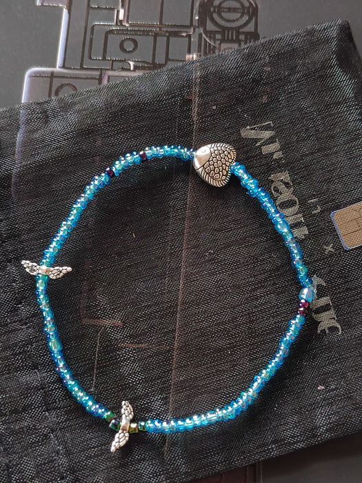 Ръчно изработени гривни и обеци от естествени материали