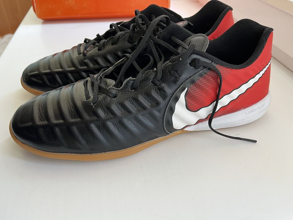 Футбольные  бутсы Продам срочно!