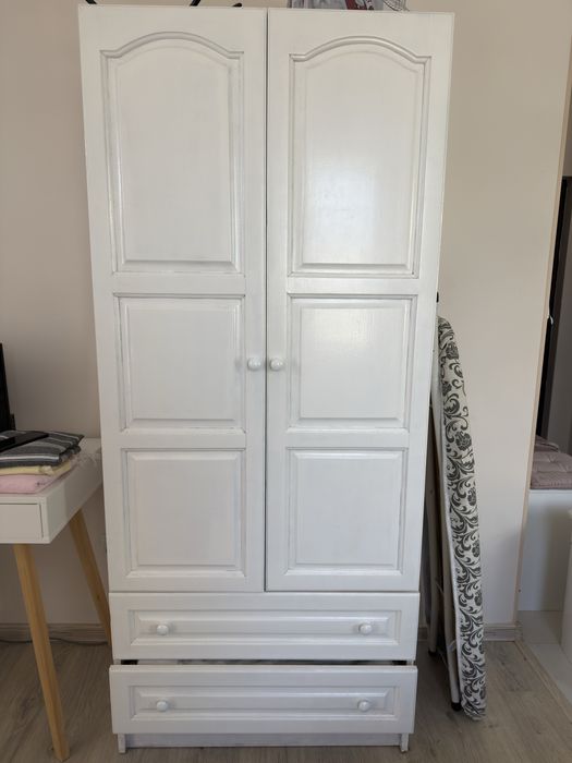 Легла, гардероби, нощни шкафчета, тоалетки