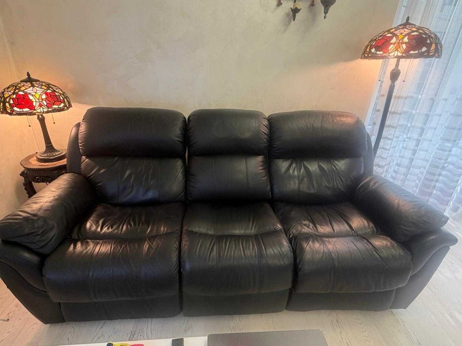 Canapea piele neagră cu recliner 3 locuri