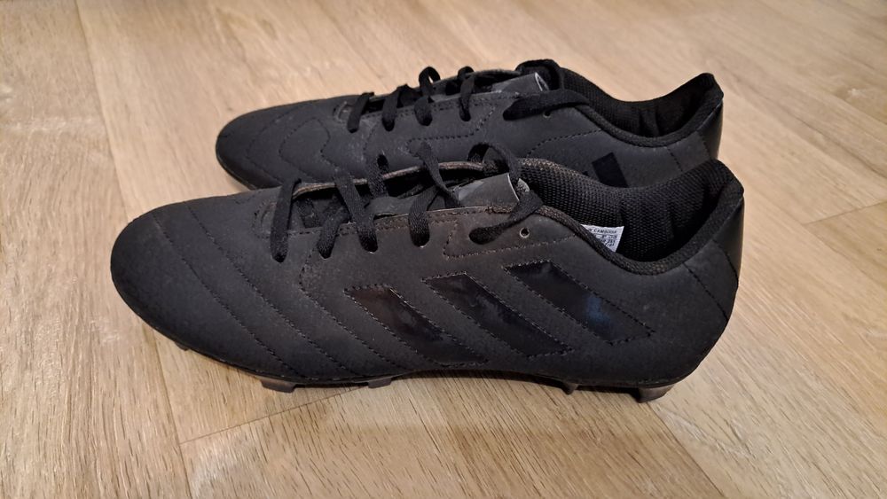 Футболни обувки Adidas  номер  41.5