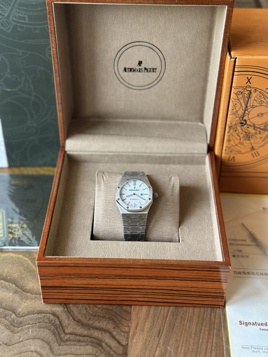 Audemars Piguet Royal Oak White Dial 33 mm Quartz - дамски модел