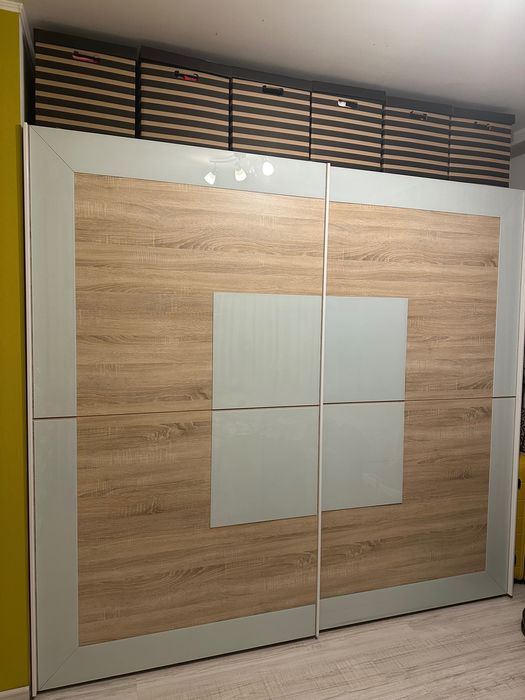 Гардероб с плъзгащи врати