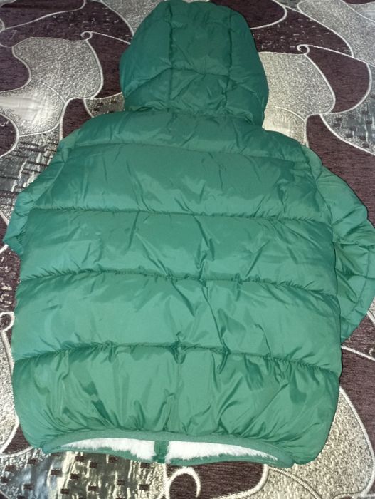 Продам куртку детскую.