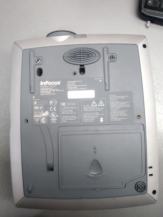 Проэкток lnfocus LP240