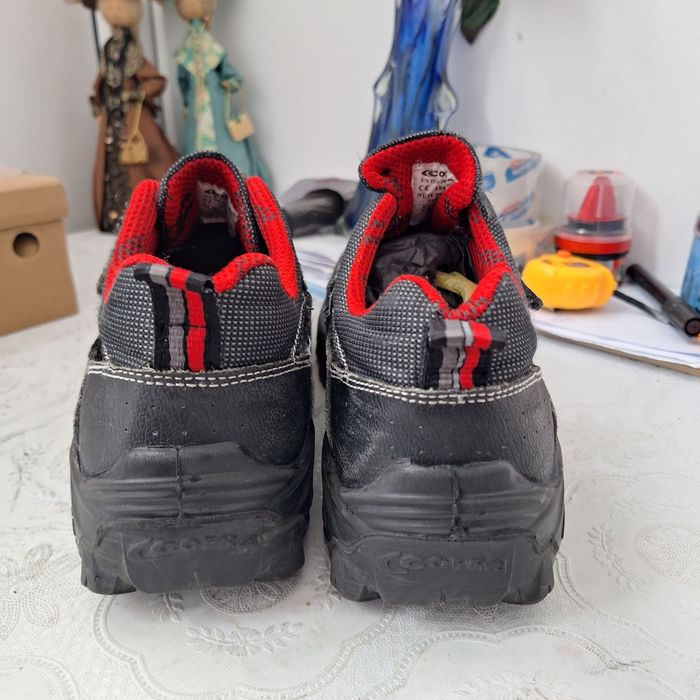 Bocanci de lucru cu bombeu Cofra nr 43