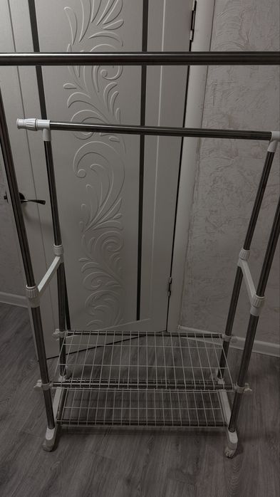Продам вешалку.