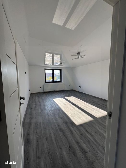 Casa moderna constructie noua 195 mp utili 100 mp curte in Sura Mare