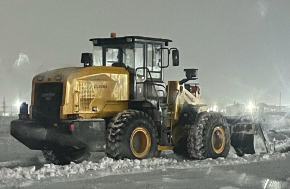 Услуги спецтехники - фронтальный погрузчик 3 м³ (2024 г.)