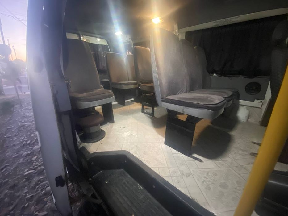 Gazel sotiladi. Yili 2013. Xalati. Yaxshi.