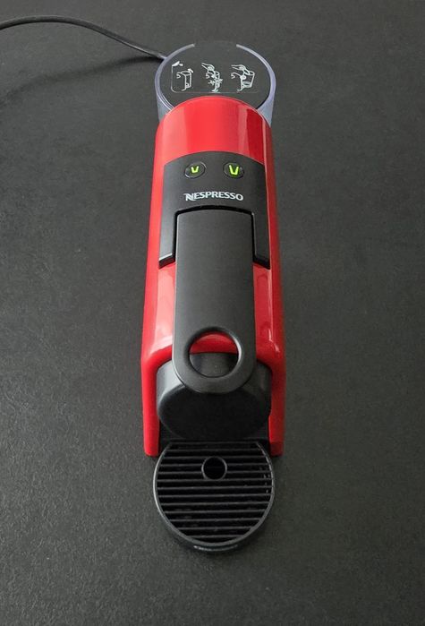 Espressor Nespresso Essenza Mini Ruby Red