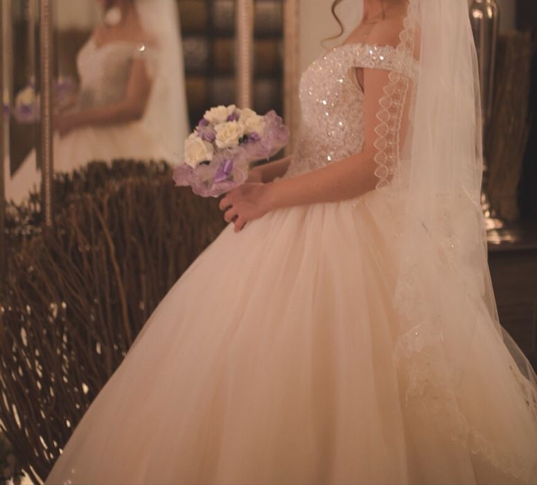 Свадебное платье