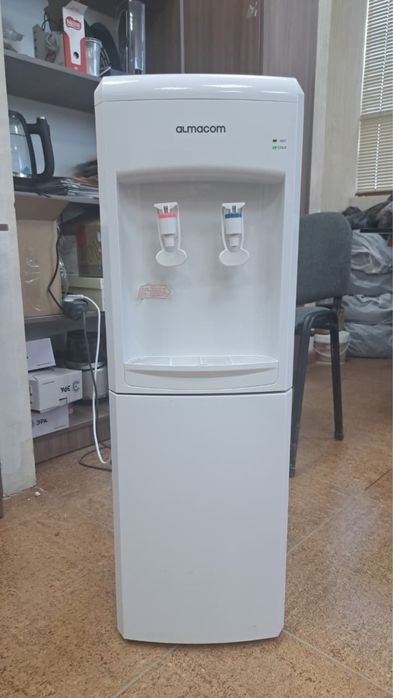 Стулья  / диспенсер для воды