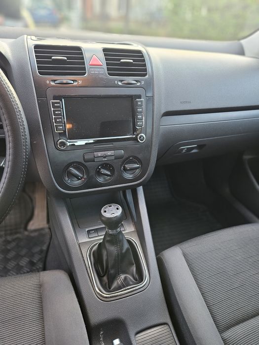 Продавам Голф 5 FSI