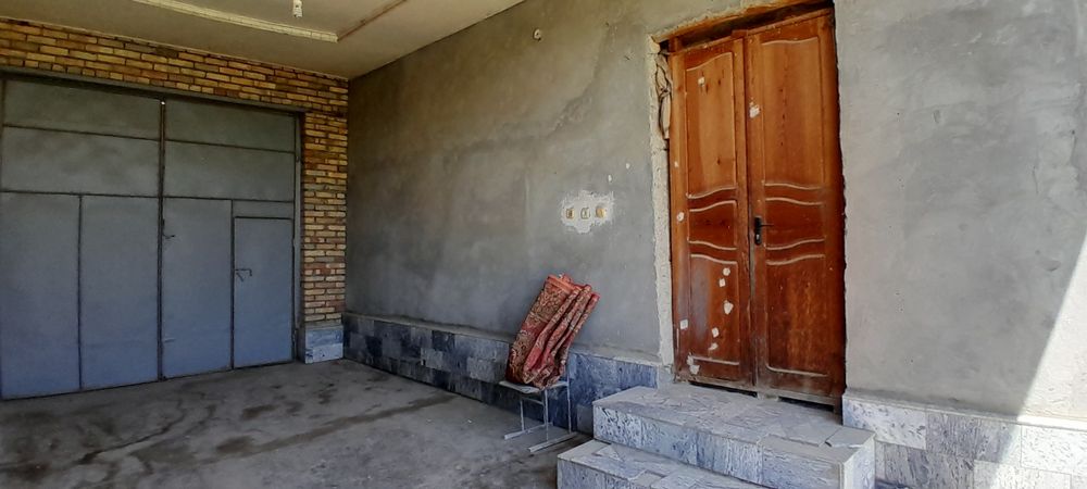 Самарканд вилояти Иштихон шахарда 2 хоналик 7 сотих уй сотилади срочна