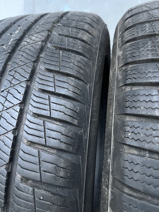 2 бр. всесезонни гуми 255/45/20 Vredestein DOT 5020 6,2 mm