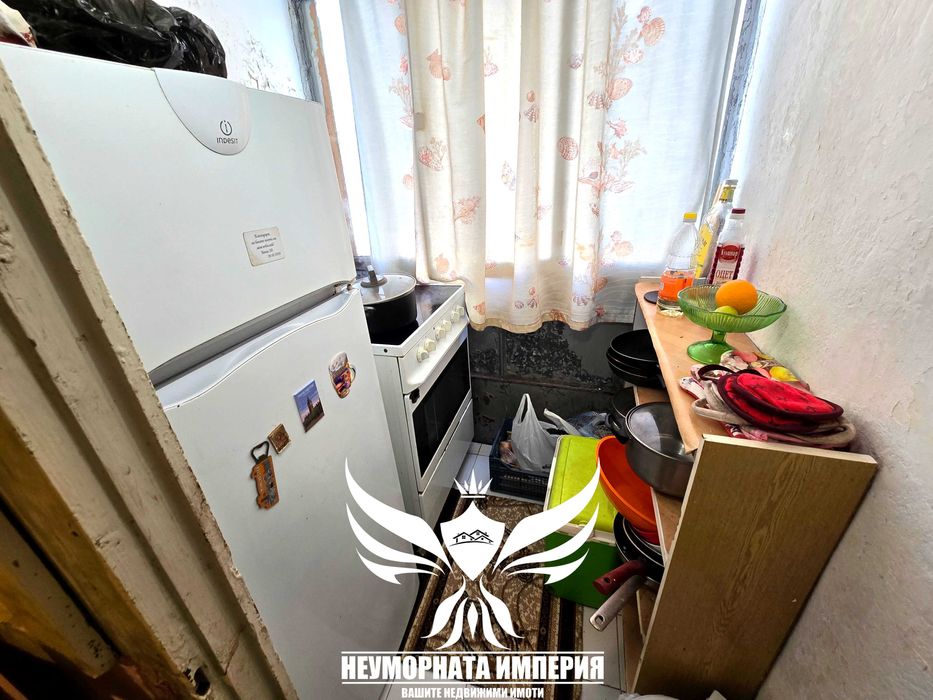 Продавам тристаен 68кв.м. на 4ти етаж с метален гараж в гр.Асеновград, квартал Изток
