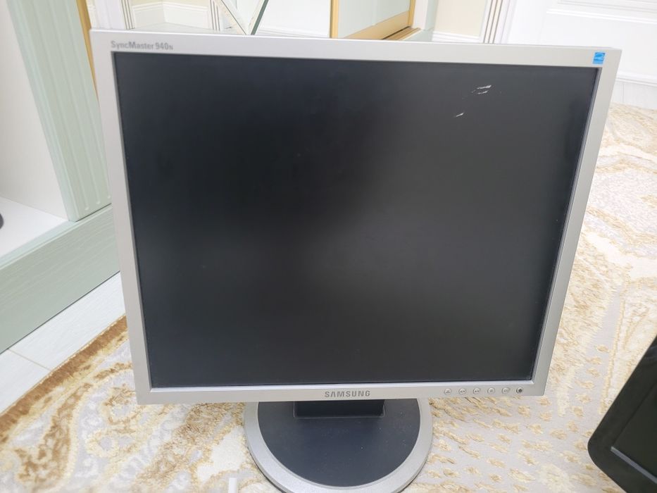 Монитор Samsung SyncMaster 940N