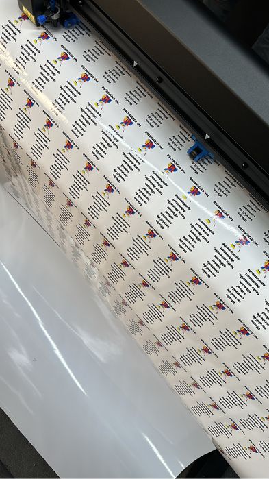 Imprimare banner, autocolant, canvas, etichete, vitrine si indoor