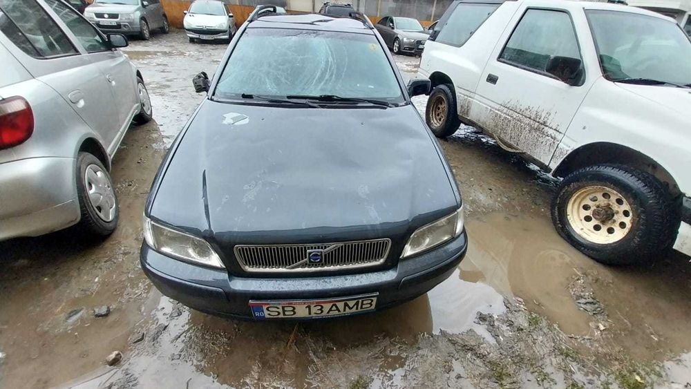 volvo v40 2001 pentru piese