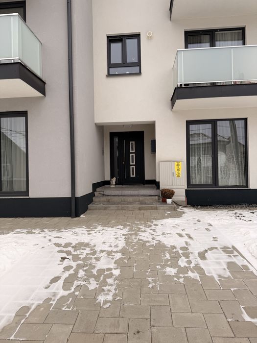 Inchiriez apartament