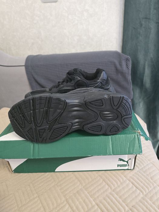Размер 37.5 . Кроссовки фирмы Puma.