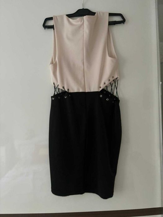 Дамска рокля в бежово и черно