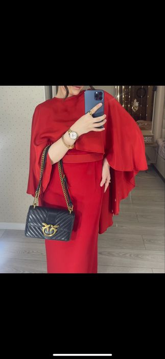 Продается платье в идеальном состоянии.