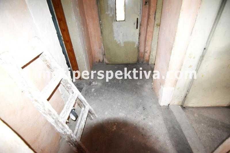 Продава се Тристаен апартамент в Пловдив, Христо Смирненски - 180 кв.м за 453 €/кв.м - Снимка #16