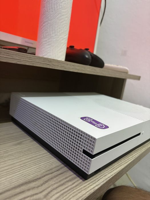 Xbox One s 1 tb alb+maneta