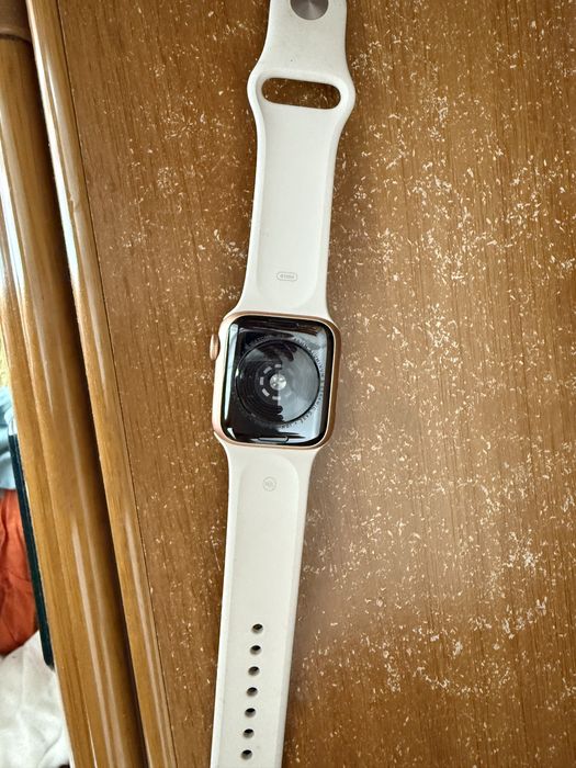 Apple watch se продам