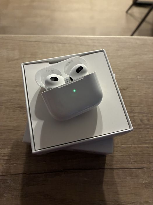 Casti AirPods 3