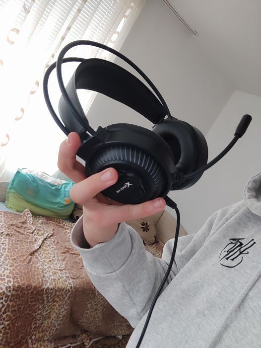 Продавам компютър в комплект с монитор, клавиатура, Мишка,Слушалки