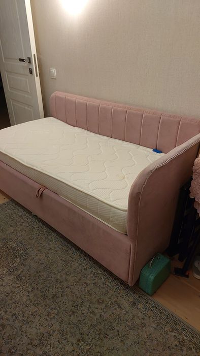 Продам 2 детские кровати с матрасами в хорошем состоянии.