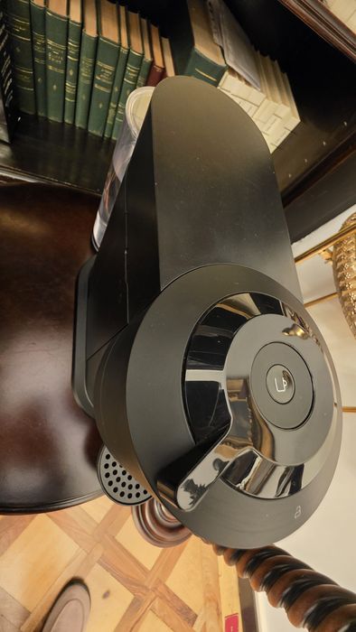 Nespresso Vertuo Next – negru mat, stare impecabilă