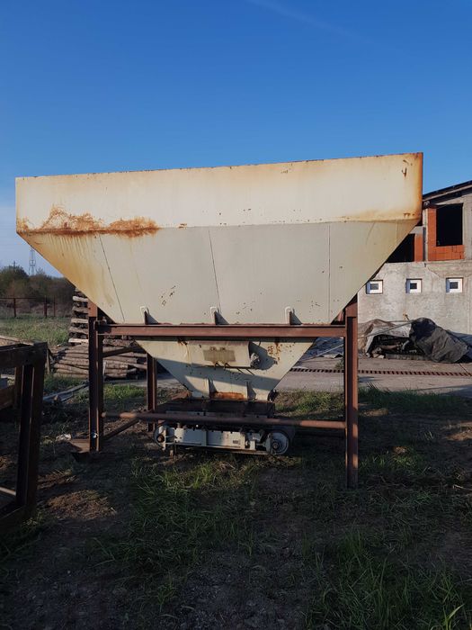 Concasor piatra cu ciocane.