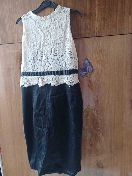 Рокля с памучна дантела