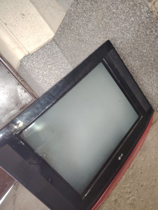 Продам телевизор старый.