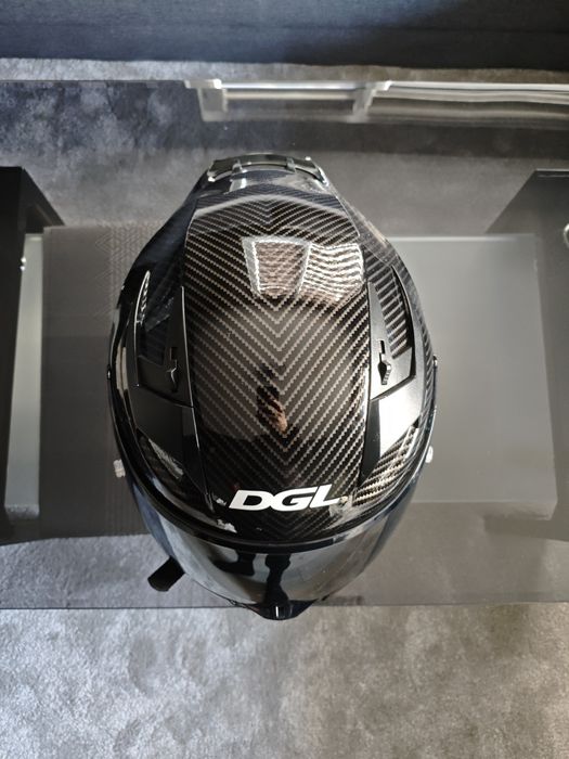 Каска за мотор карбонова