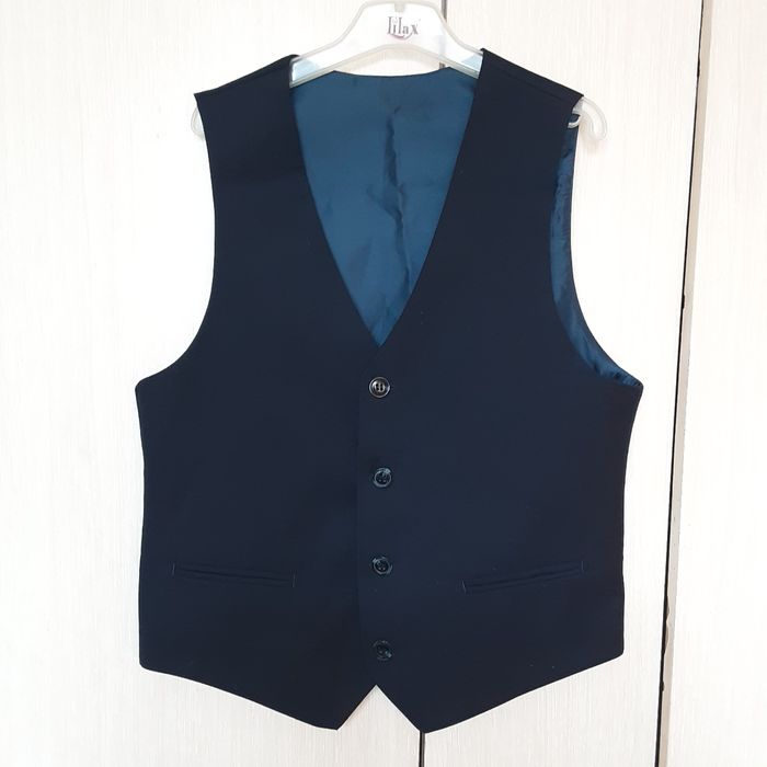 Школьная одежда для мальчика: брюки, рубашки, пиджак, жилет