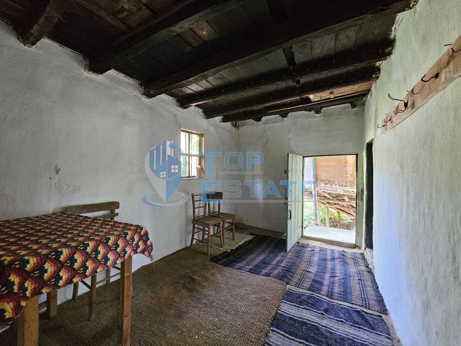 Автентична двуетажна къща с голям двор в село Мусина