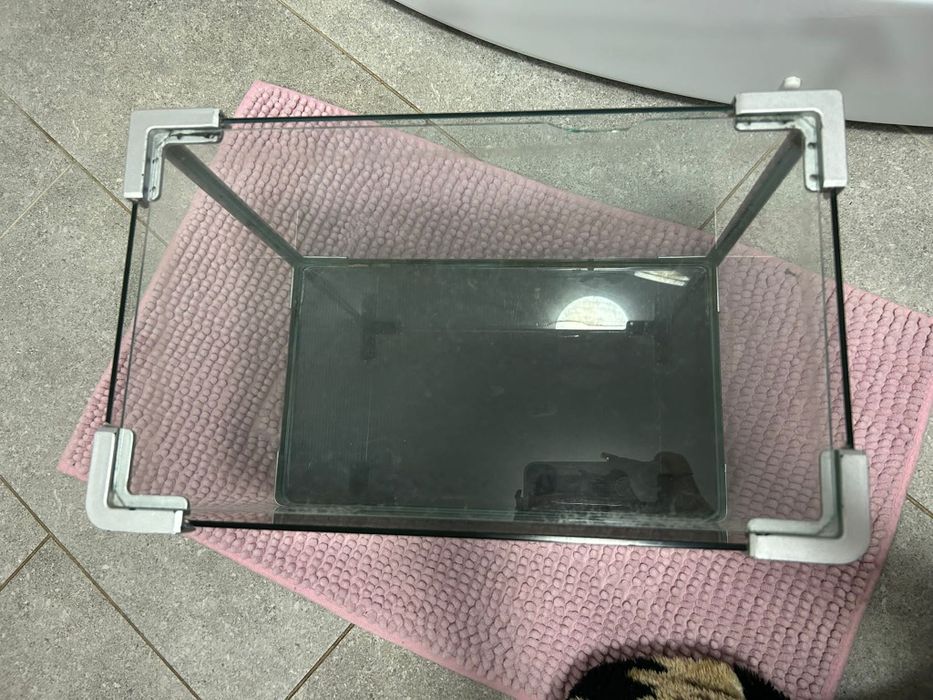 Vand acvariu cu colțuri rotunde dotat