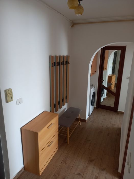 Închiriez apartament
